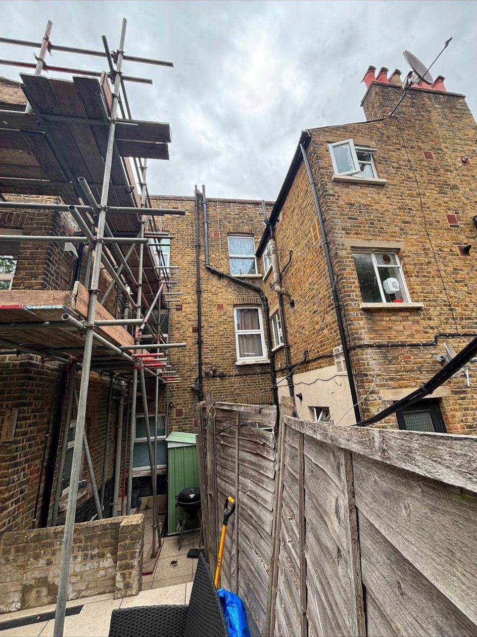 Rear chimney scaffold on a terraced property